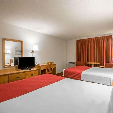 לייק פלאסיד Rodeway Inn מראה חיצוני תמונה