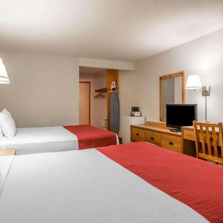 לייק פלאסיד Rodeway Inn מראה חיצוני תמונה