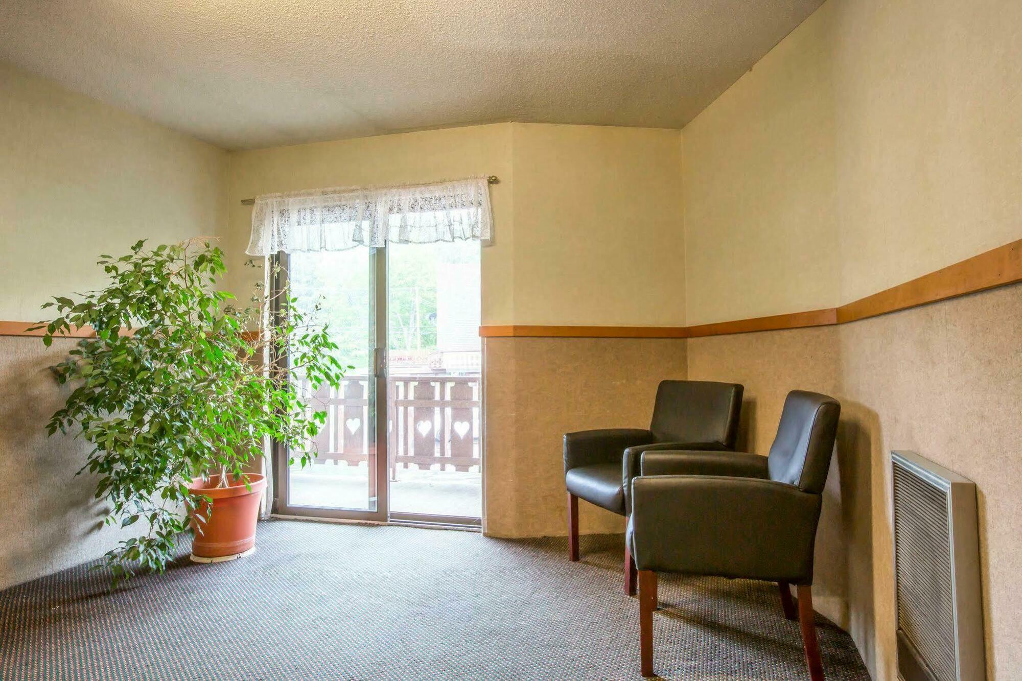 לייק פלאסיד Rodeway Inn מראה חיצוני תמונה